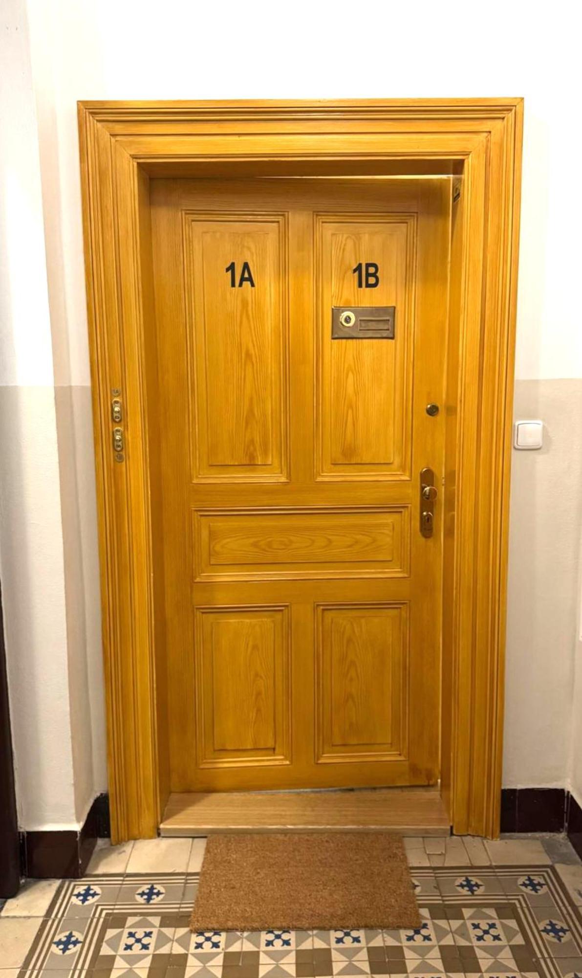 Side Street Apartments プラハ エクステリア 写真