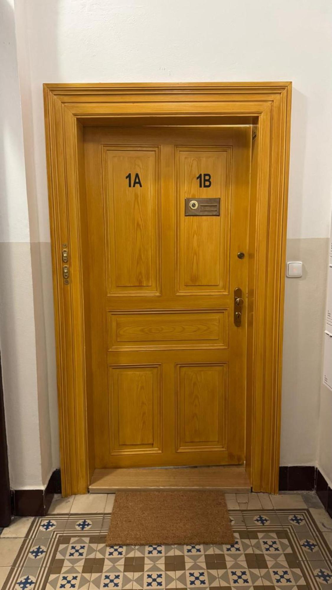 Side Street Apartments プラハ エクステリア 写真