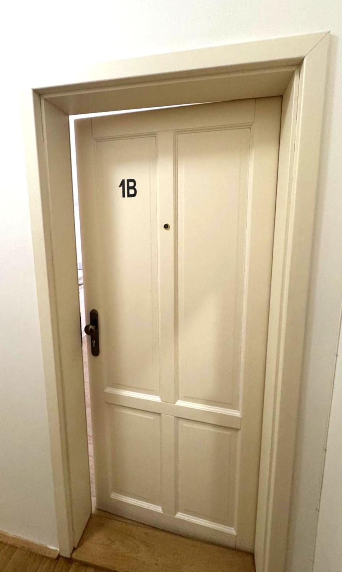 Side Street Apartments プラハ エクステリア 写真