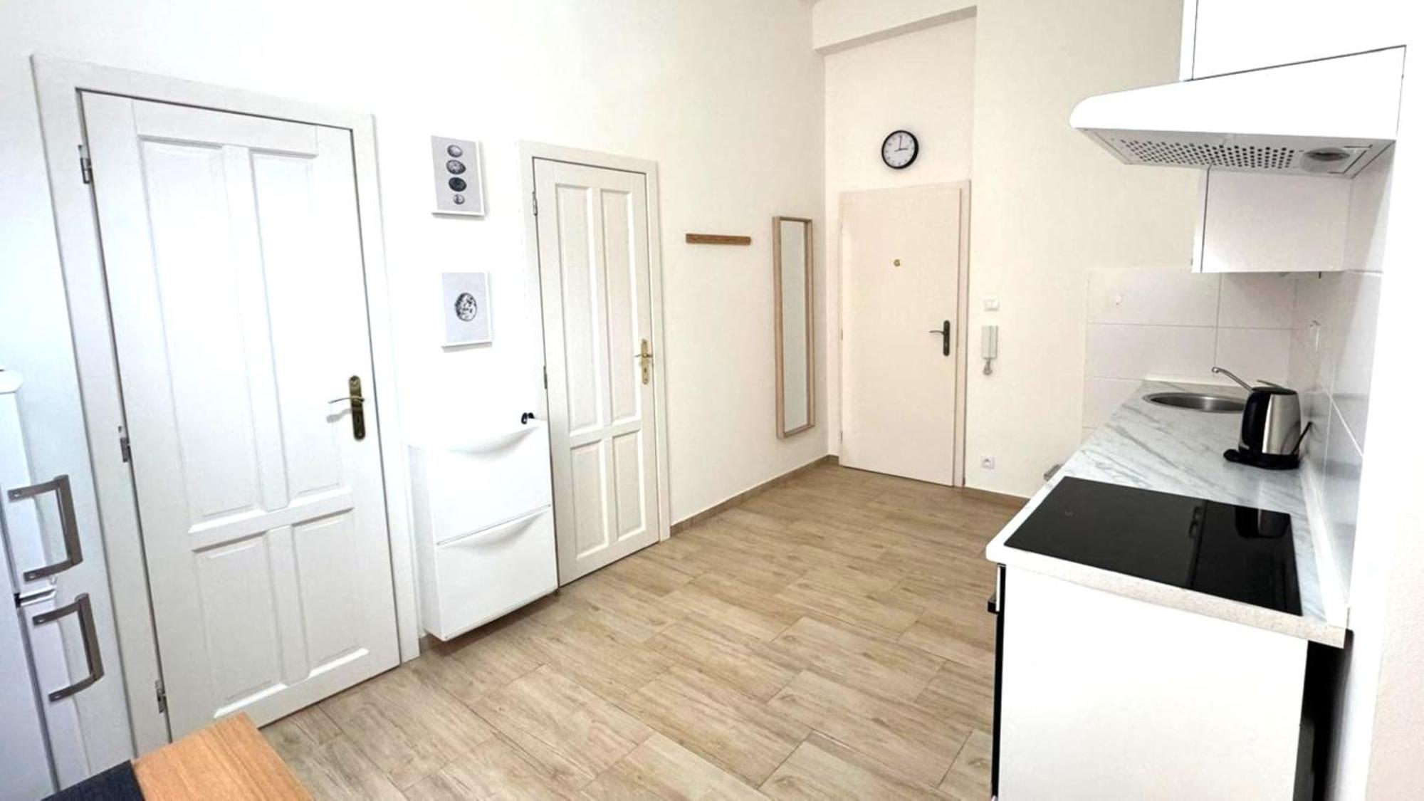Side Street Apartments プラハ エクステリア 写真